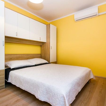 Apartman Jezevac Кърк Екстериор снимка