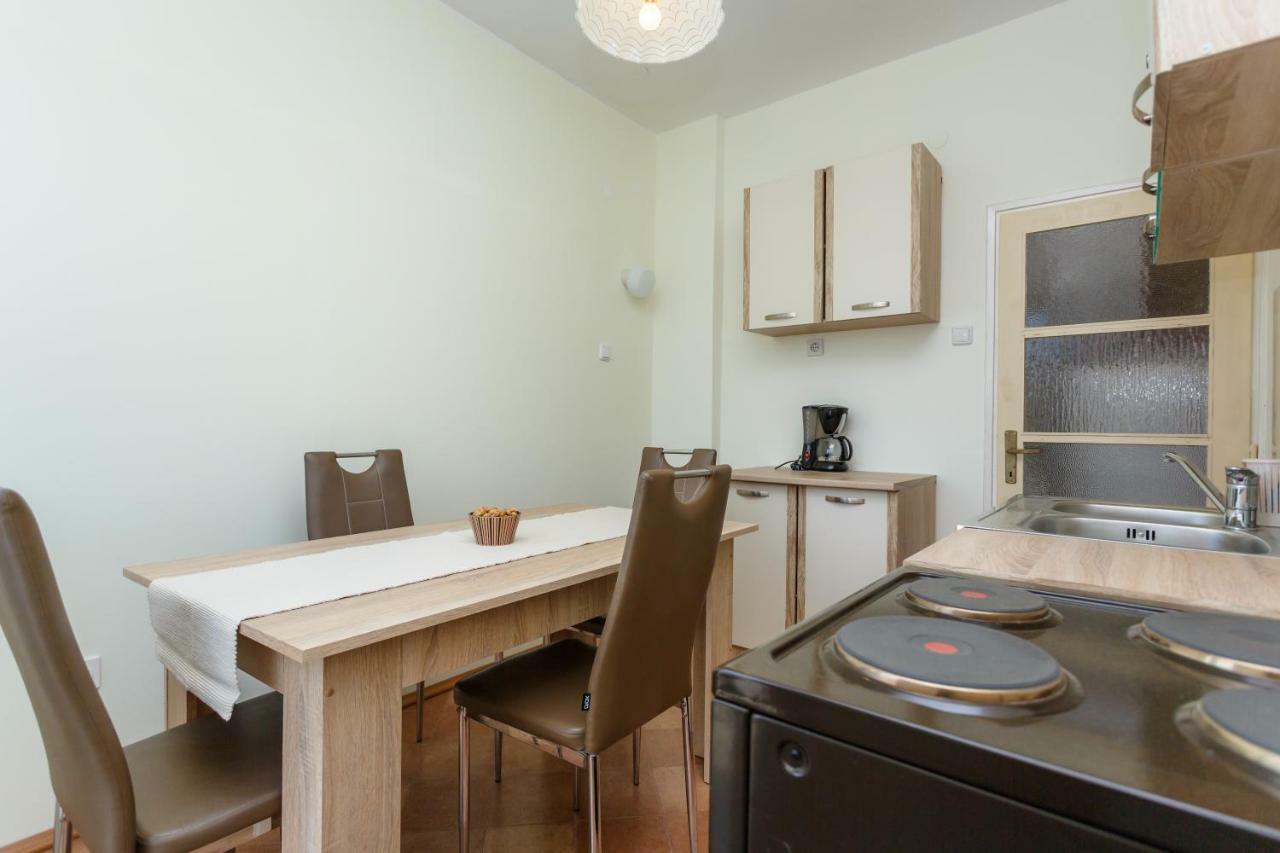 Apartman Jezevac Кърк Екстериор снимка