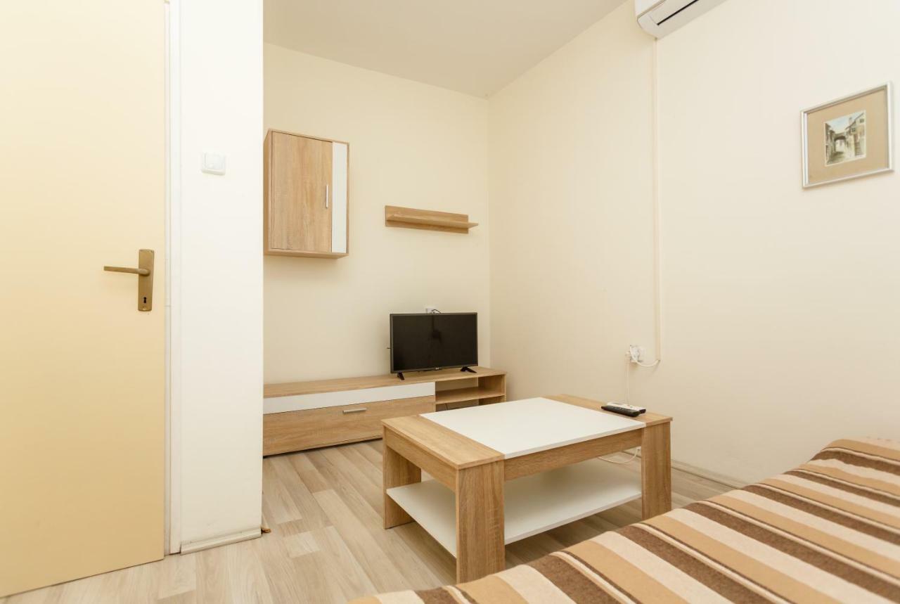 Apartman Jezevac Кърк Екстериор снимка