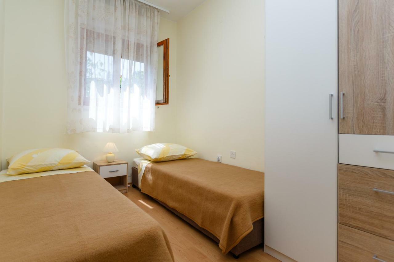 Apartman Jezevac Кърк Екстериор снимка