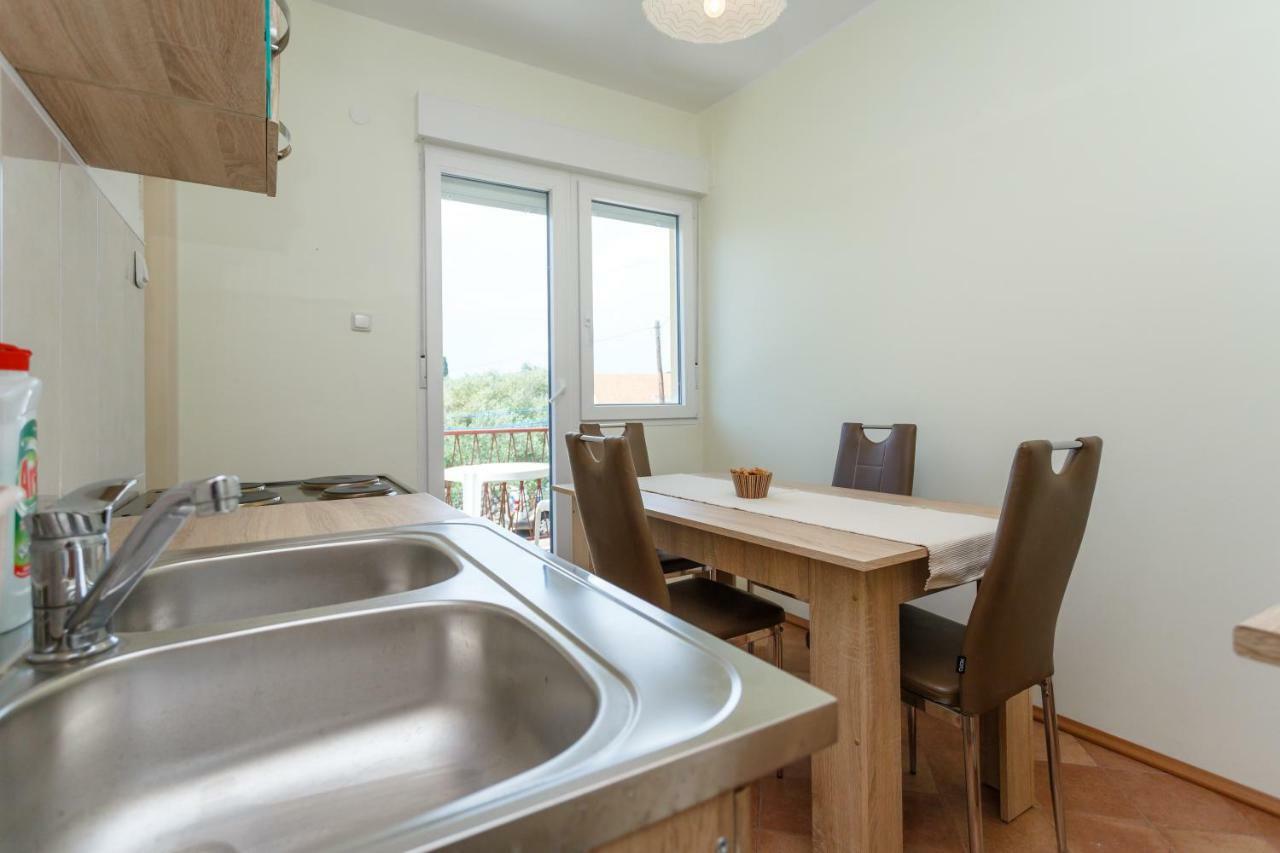 Apartman Jezevac Кърк Екстериор снимка