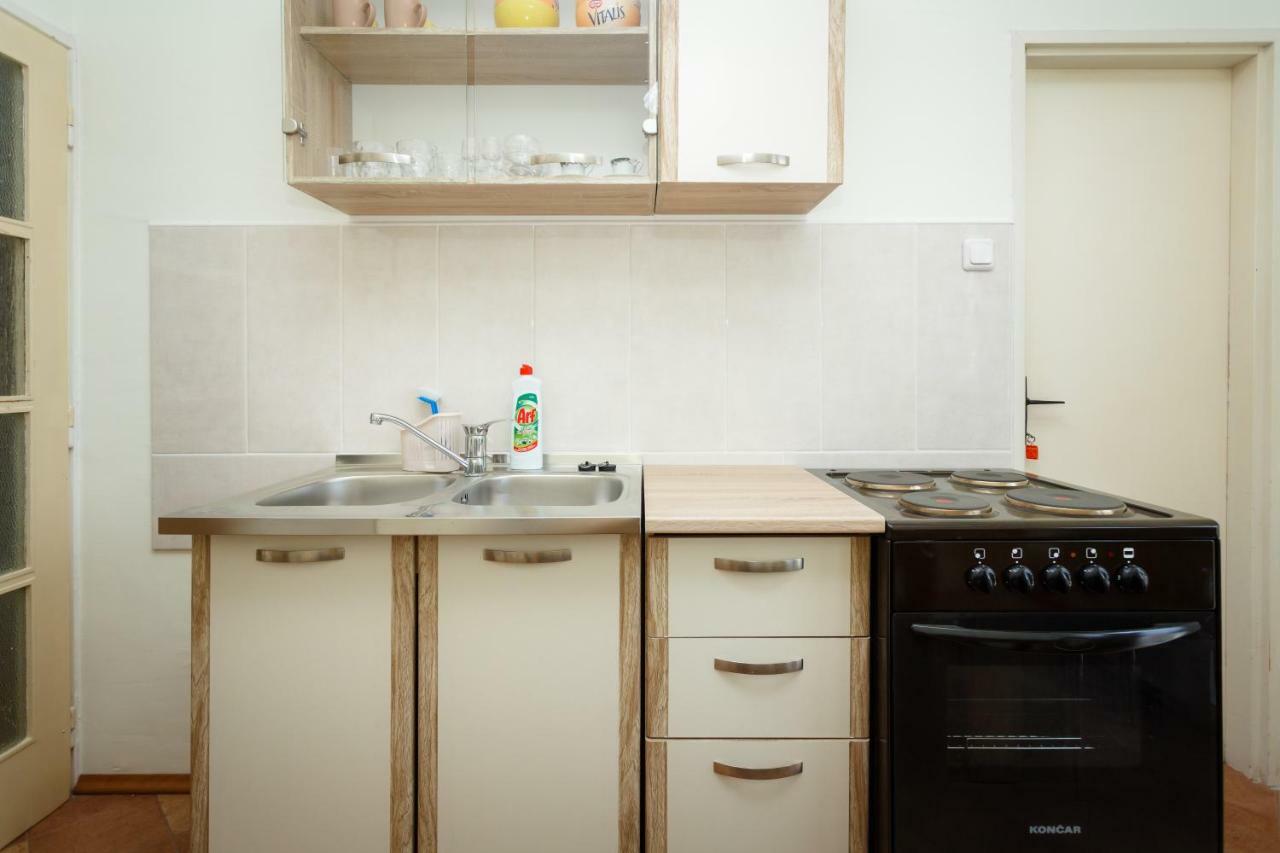 Apartman Jezevac Кърк Екстериор снимка