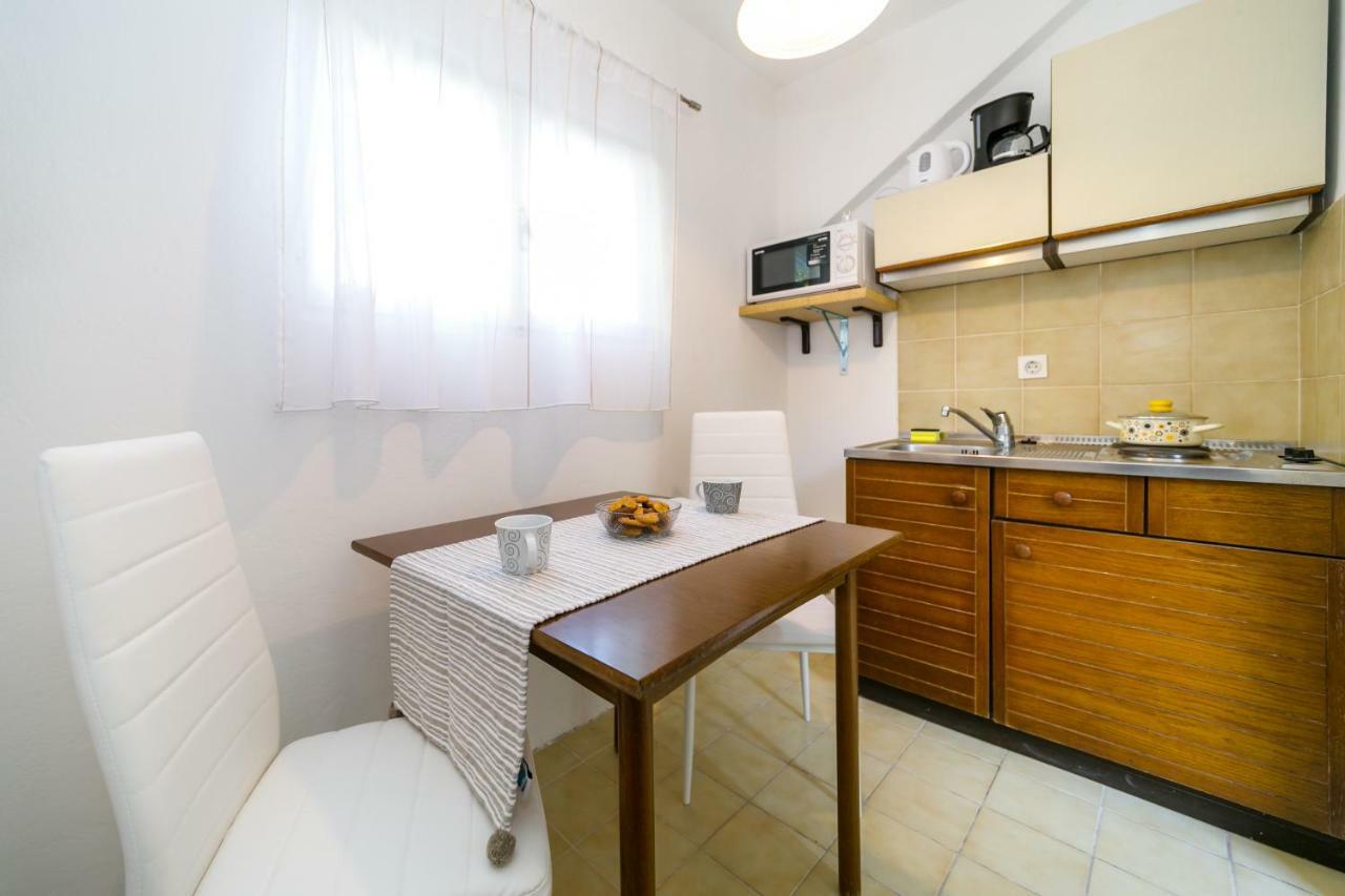 Apartman Jezevac Кърк Екстериор снимка