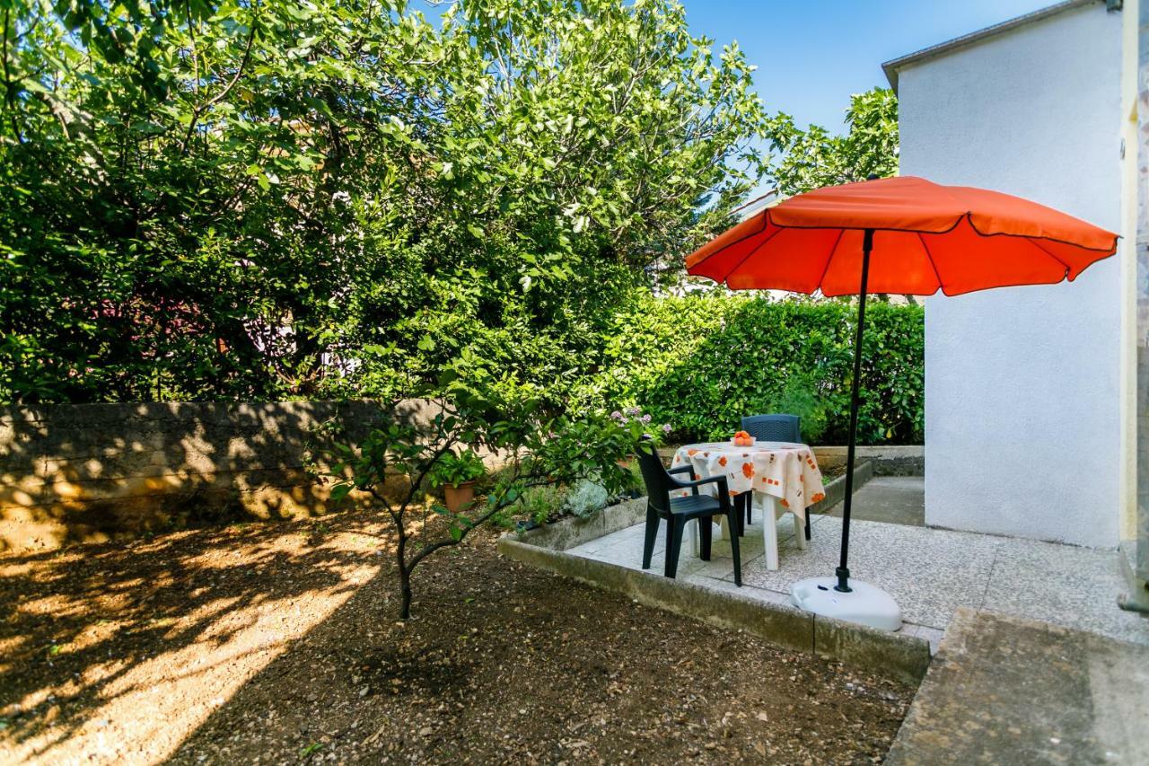 Apartman Jezevac Кърк Екстериор снимка