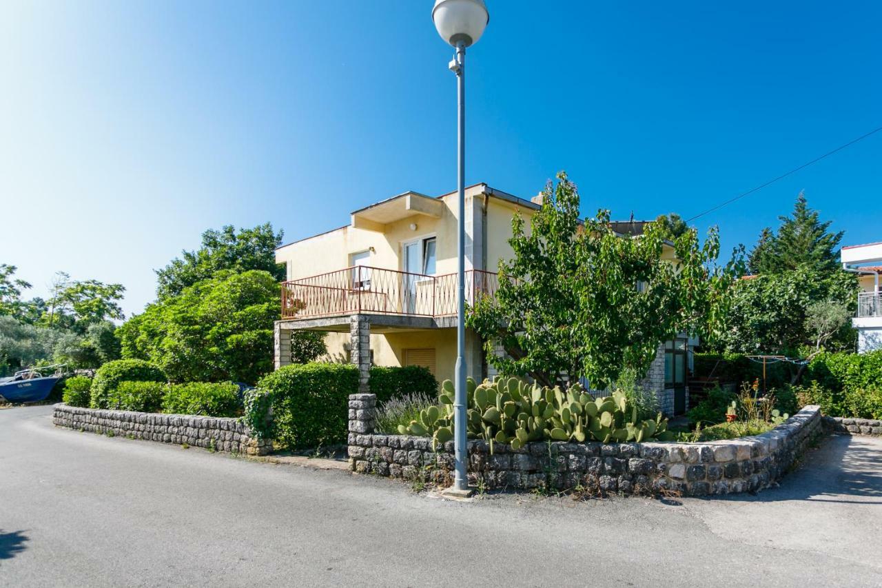 Apartman Jezevac Кърк Екстериор снимка
