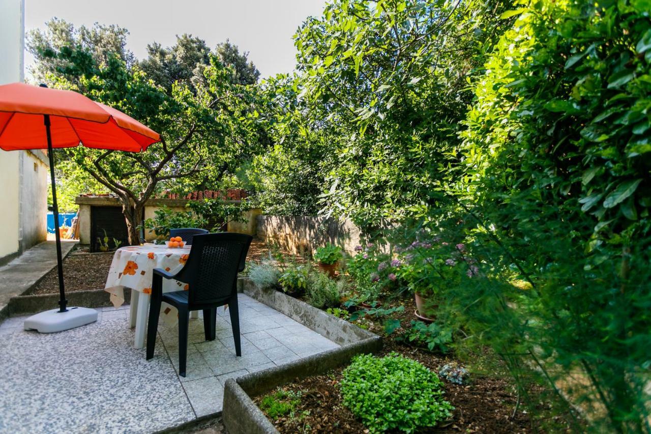 Apartman Jezevac Кърк Екстериор снимка