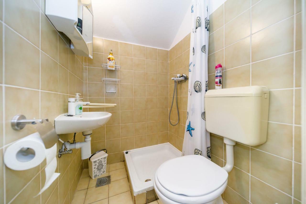 Apartman Jezevac Кърк Екстериор снимка